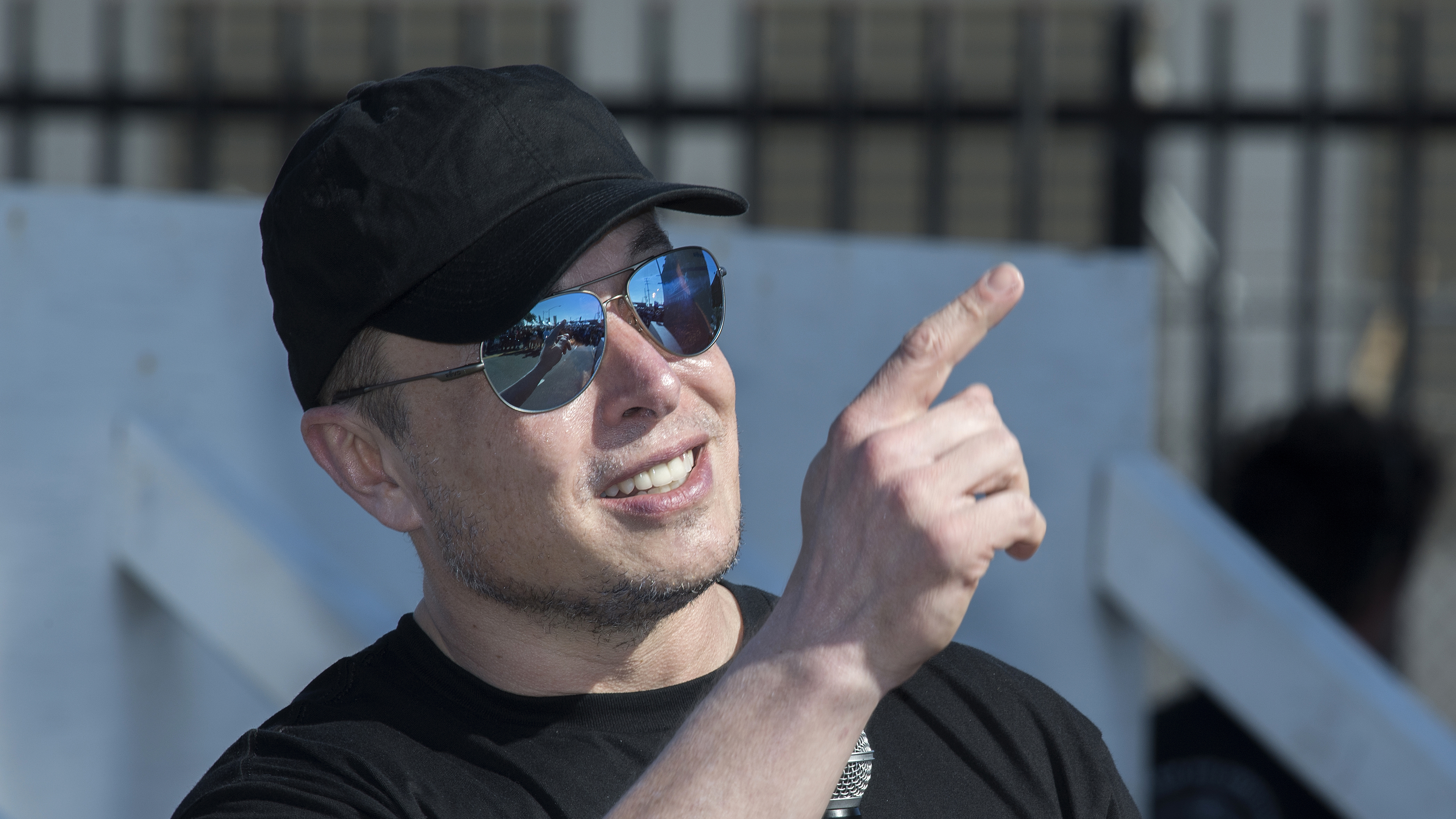 Hoe Elon Musk met X de woede van de buren op de hals haalt