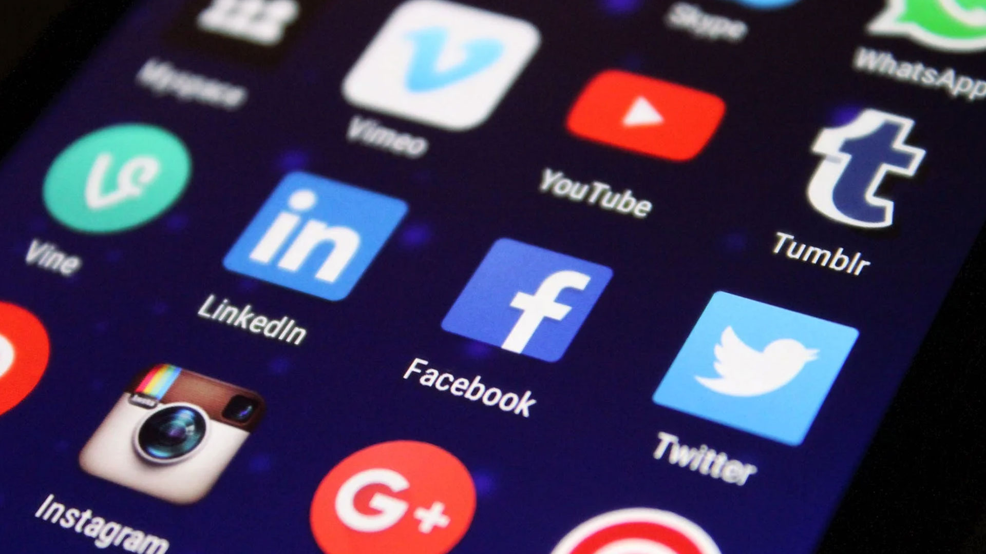 LinkedIn, Facebook, Twitter social media