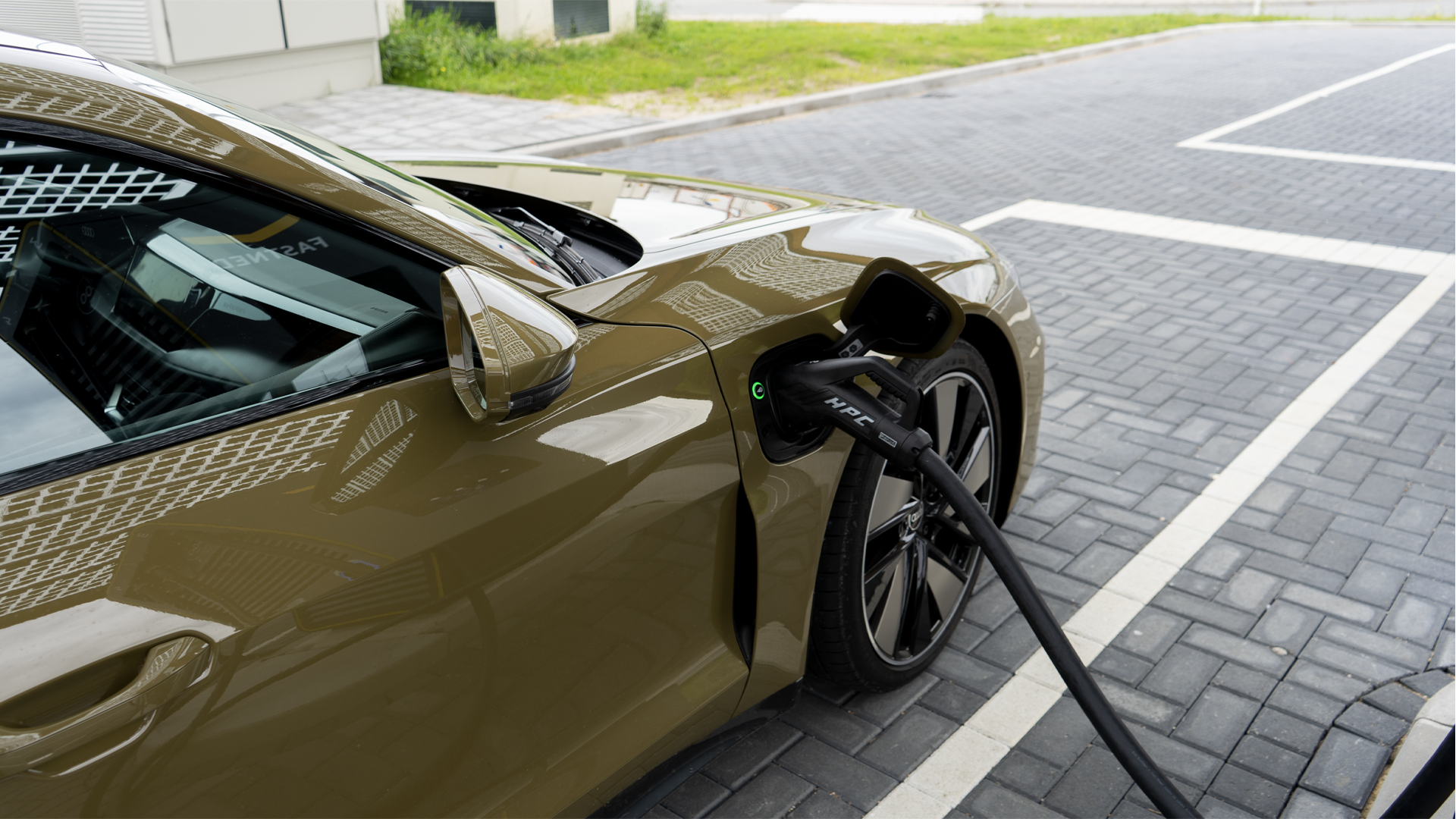 Waarom je de elektrische auto in de toekomst nooit meer hoeft op te laden