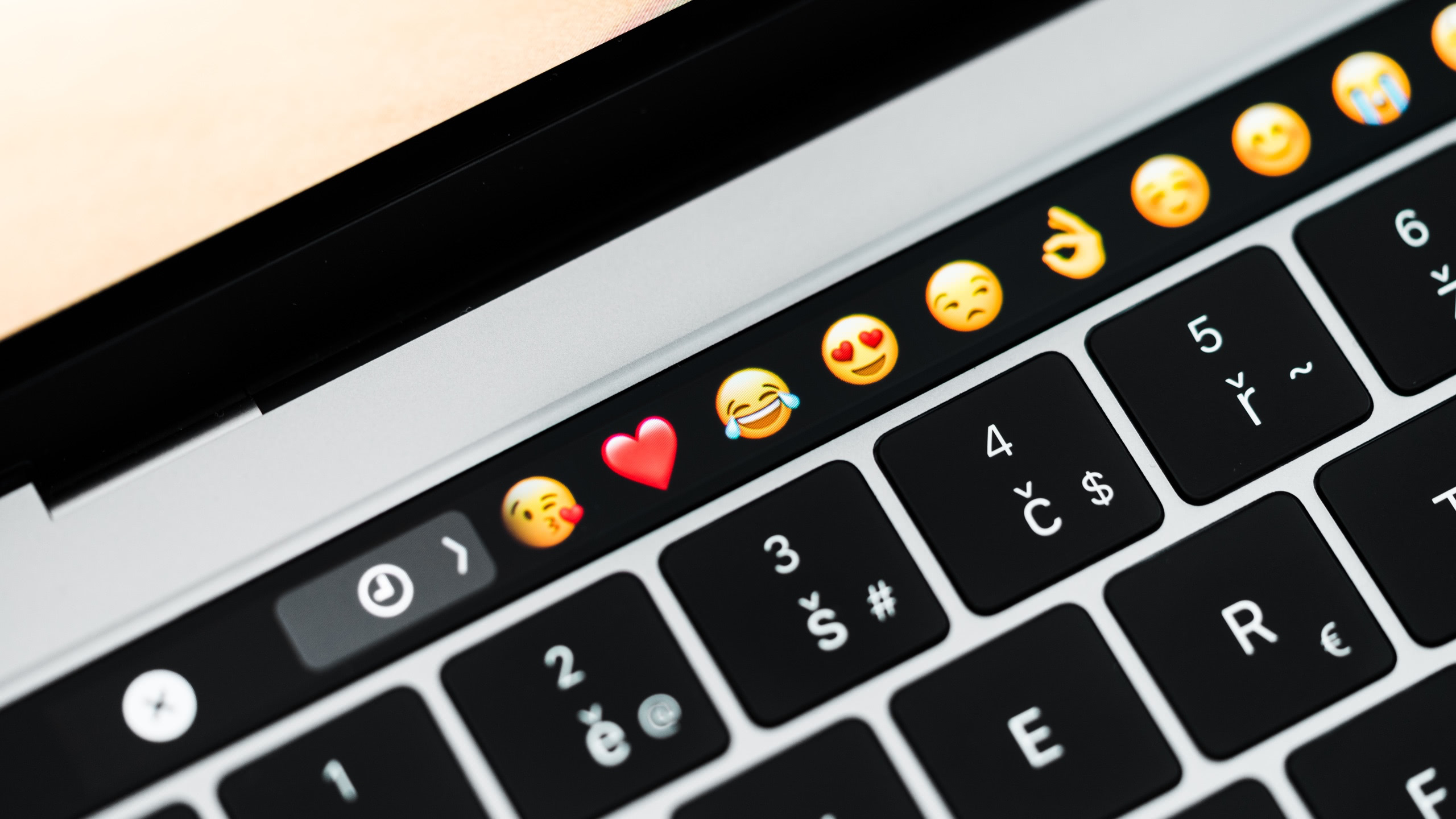 emoji macbook pro touch bar 16x9