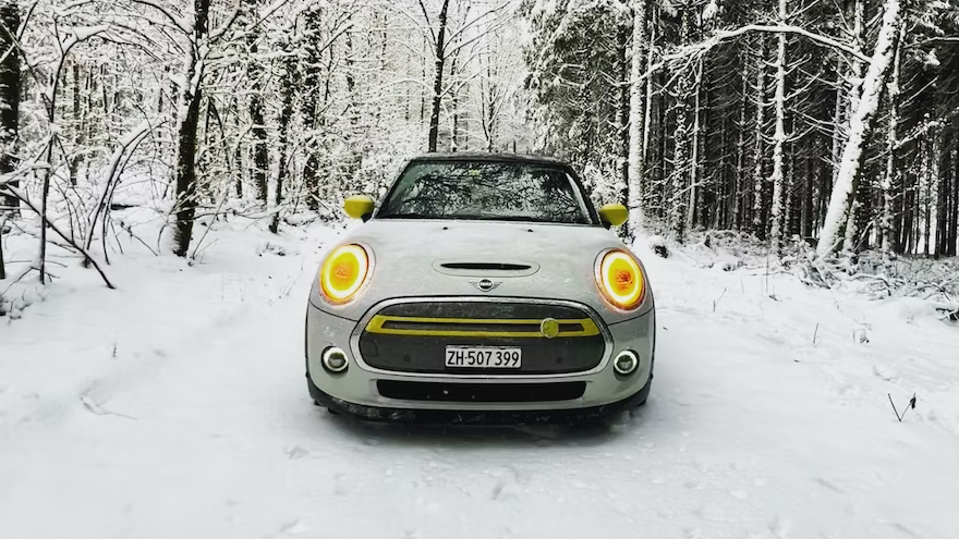Mini elektrische auto sneeuw kou