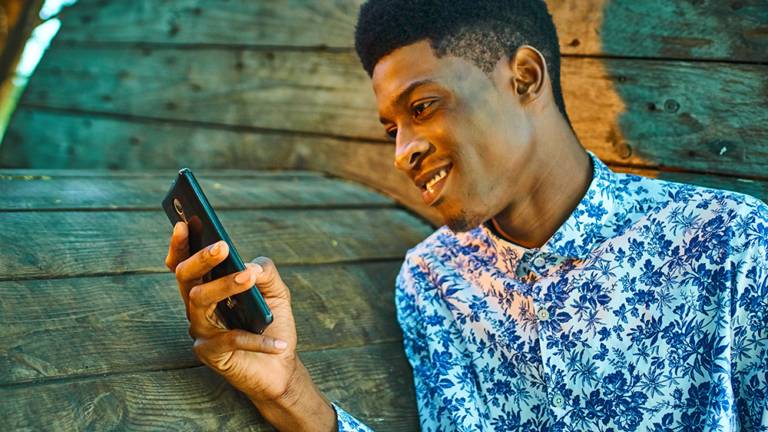 WhatsApp laat je berichten sturen en ontvangen zonder account