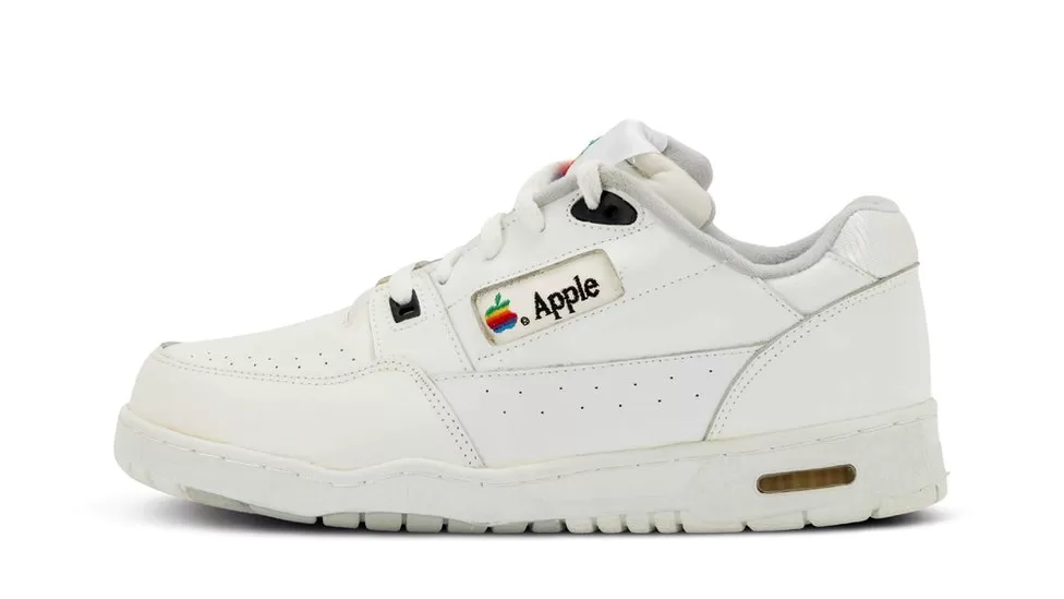 Speciale Apple sneakers onder de hamer voor een flink bedrag