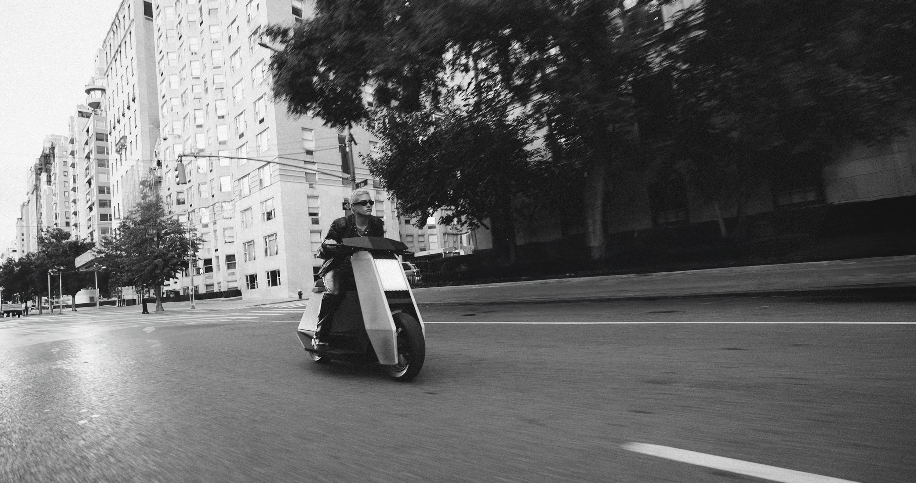 P1: elektrische scooter geïnspireerd op Tesla Cybertruck