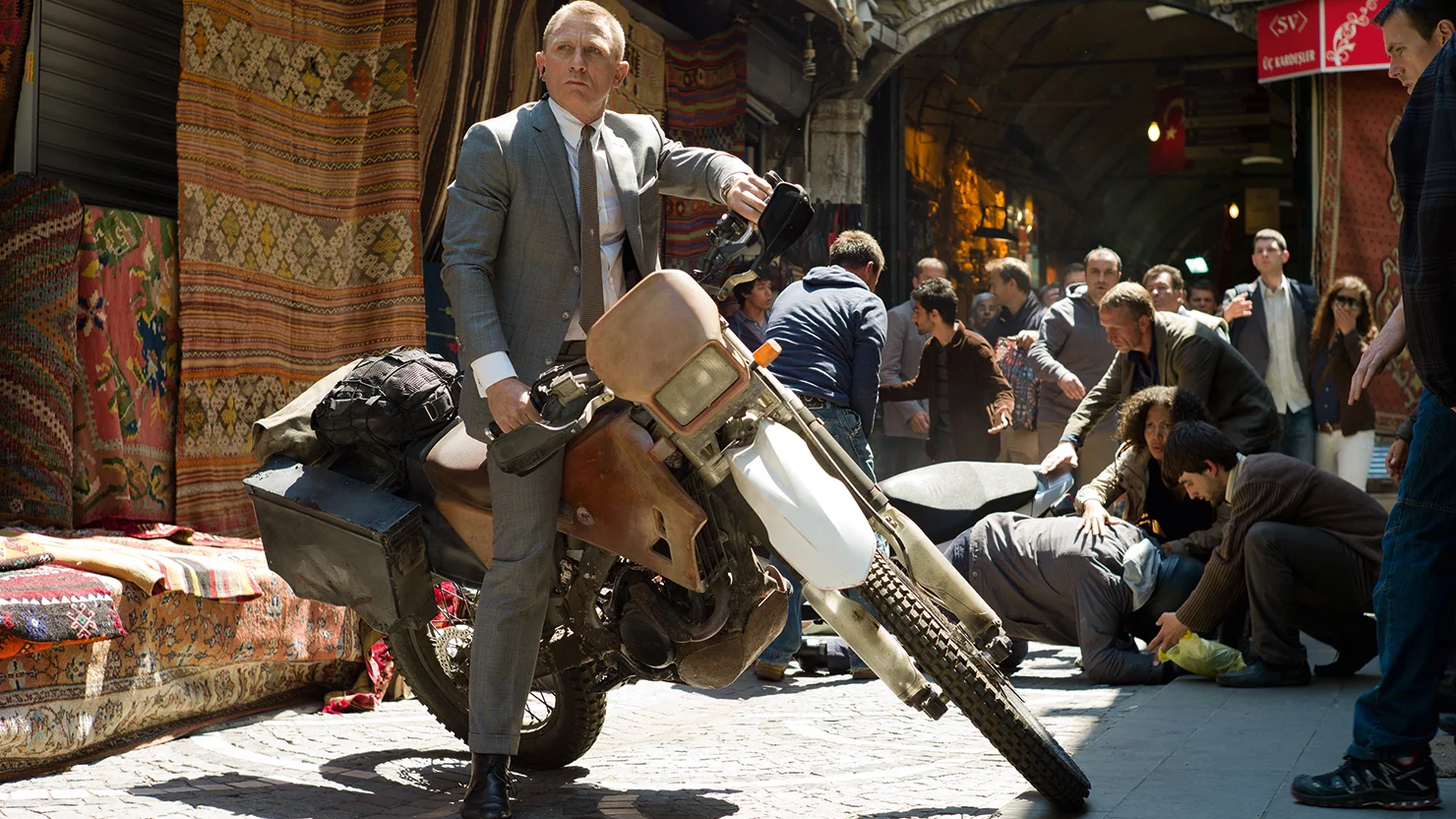 We weten nog altijd niet wie de volgende James Bond gaat zijn. Inmiddels weten we wel wie de regisseur gaat zijn.