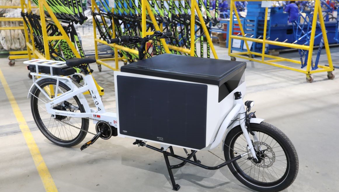Sick! Deze elektrische fiets werkt op zonne-energie