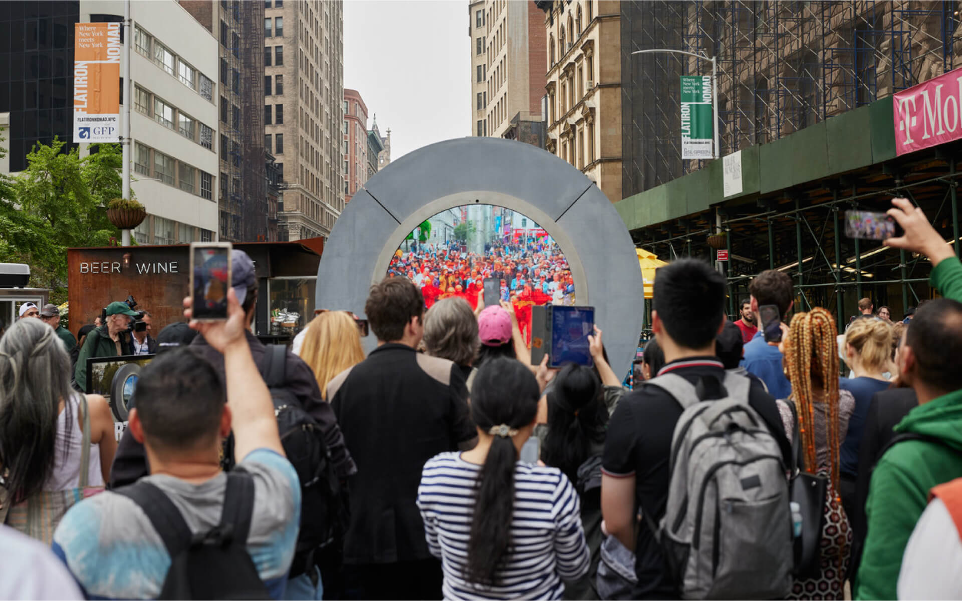 The Portal tussen Dublin en New York staat er net, en mensen verzieken het idee nu al