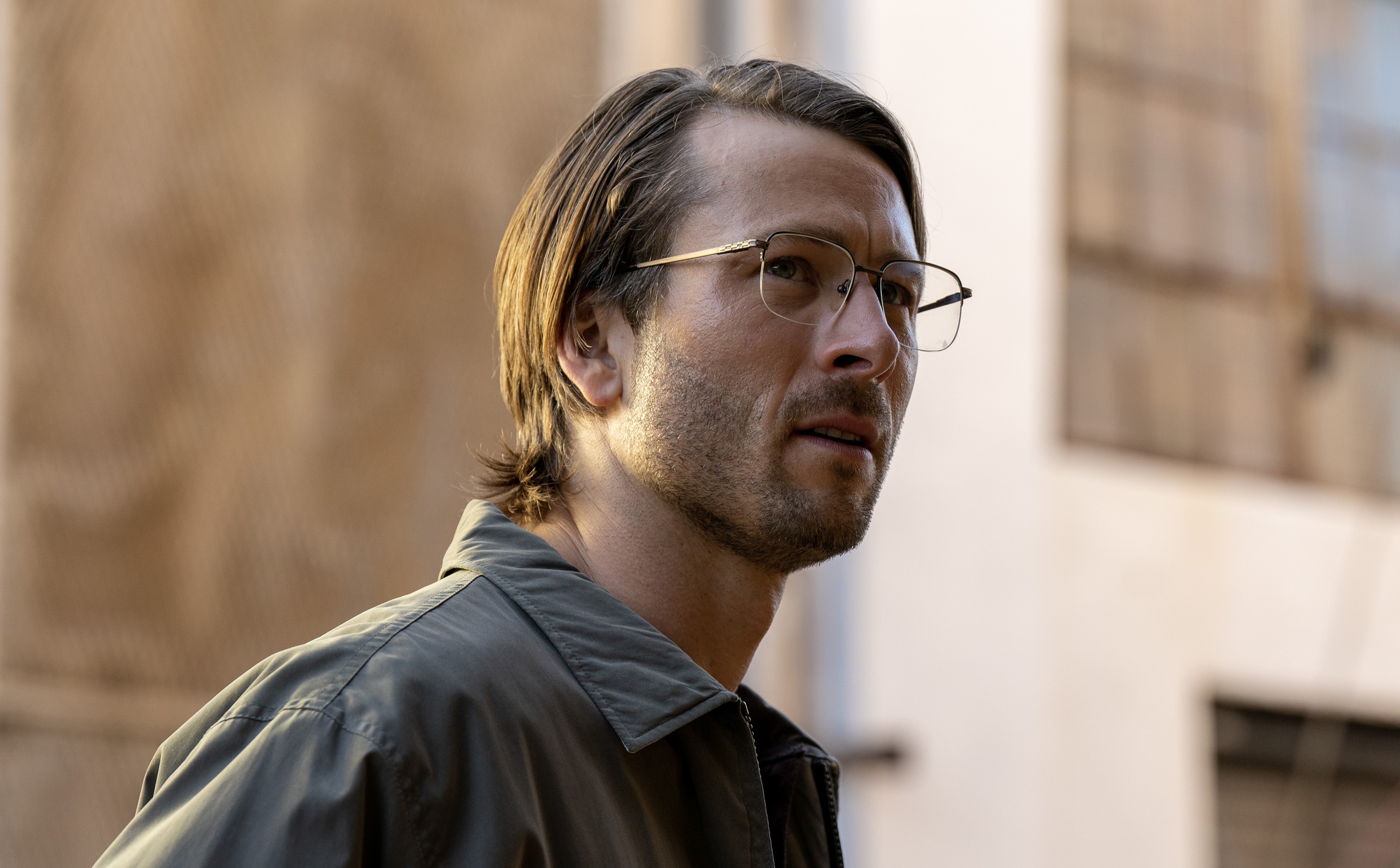 Anyone But You-ster gaat undercover in nieuwe Netflix-film met 98% op Rotten Tomatoes