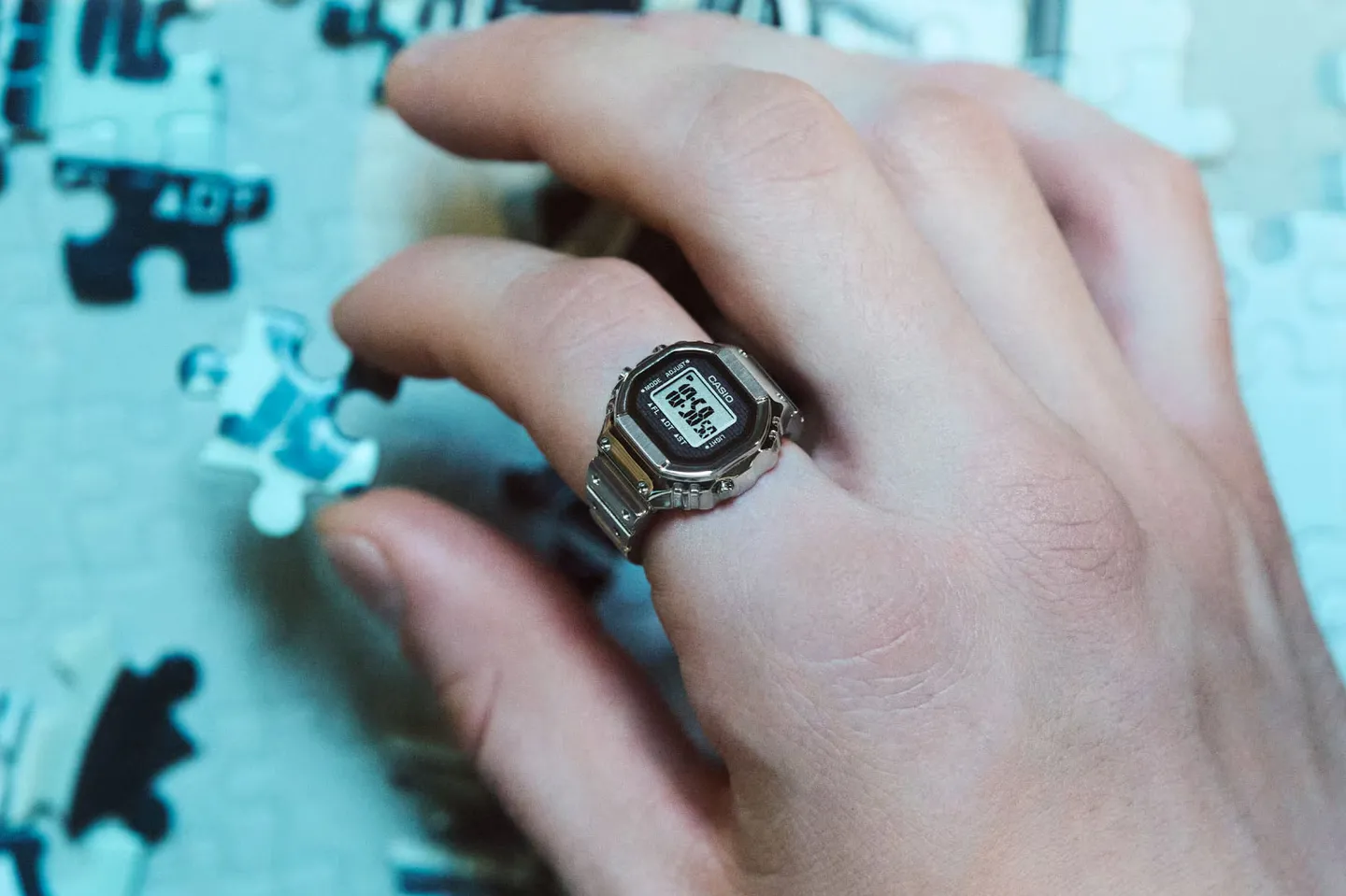 Casio maakt bizar horloge dat je om je vinger draagt