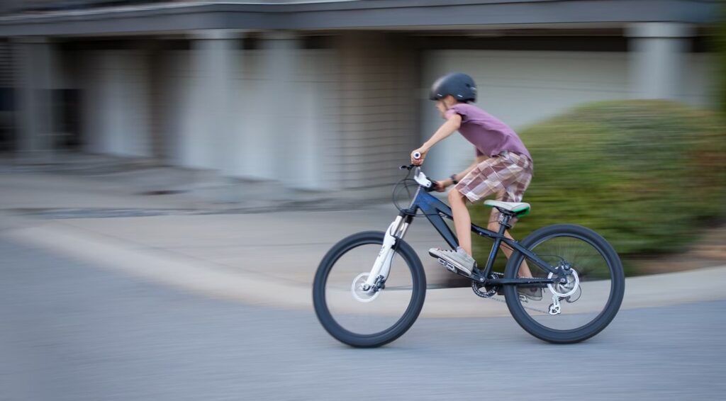 In dit land hebben kinderen een rijbewijs nodig voor de elektrische fiets