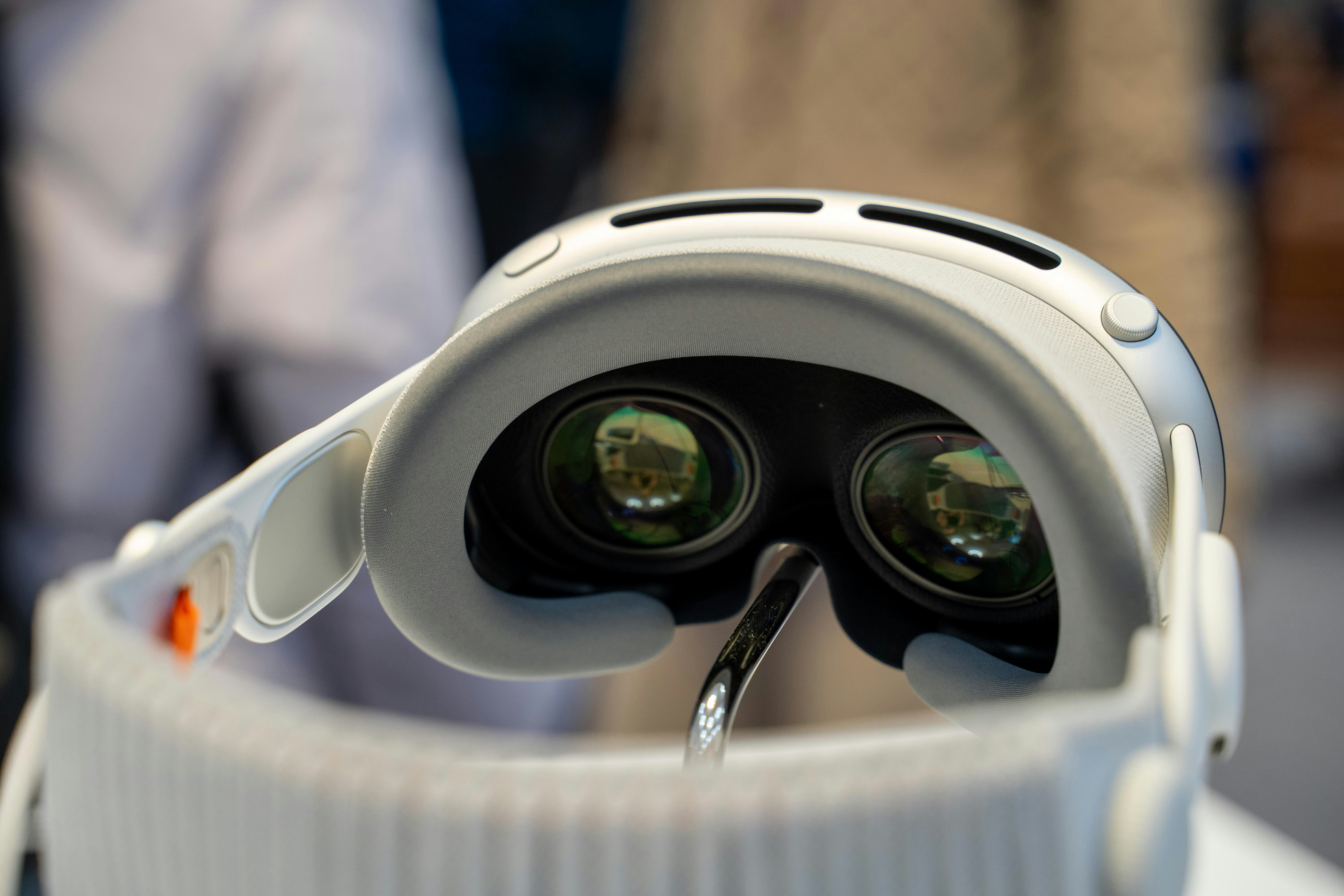 Apple en Sony zijn een samenwerking gestart. De twee techbedrijven willen ervoor zorgen dat de VR-controllers van de PlayStation werken met de Apple Vision Pro.