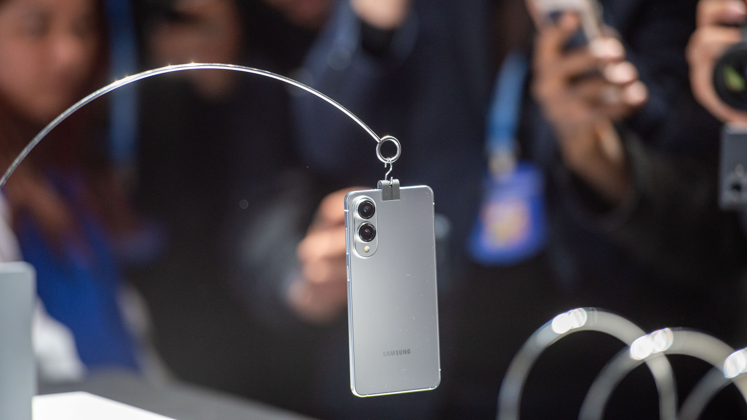 Samsung lekt zelf prijs van zijn dunste smartphone ooit