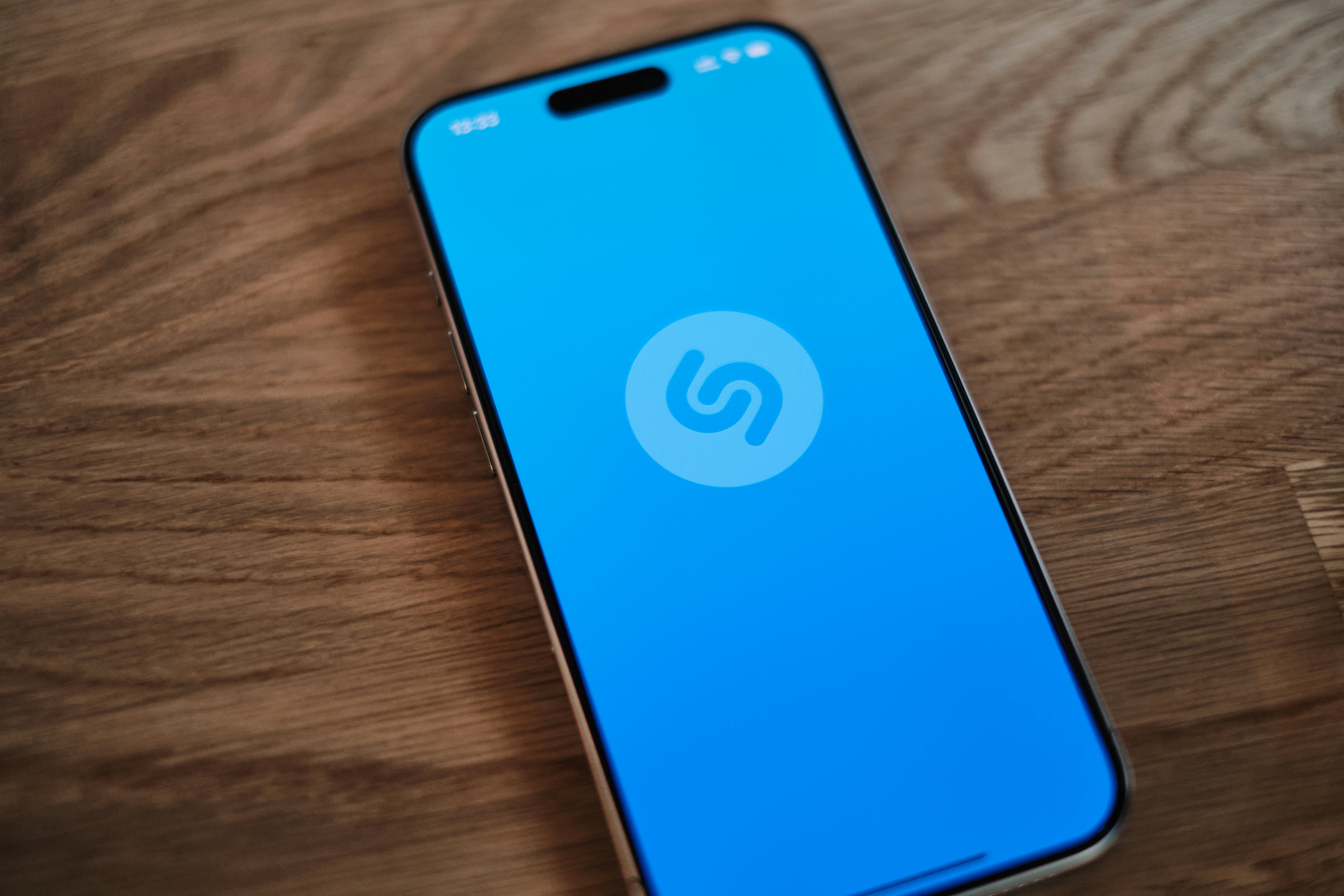 Shazam wordt door veel mensen gebruikt om erachter te komen hoe dat ene liedje heet. Apple gaat samen met de muziekapp voorspellen welke artiesten dit jaar succes gaan hebben.