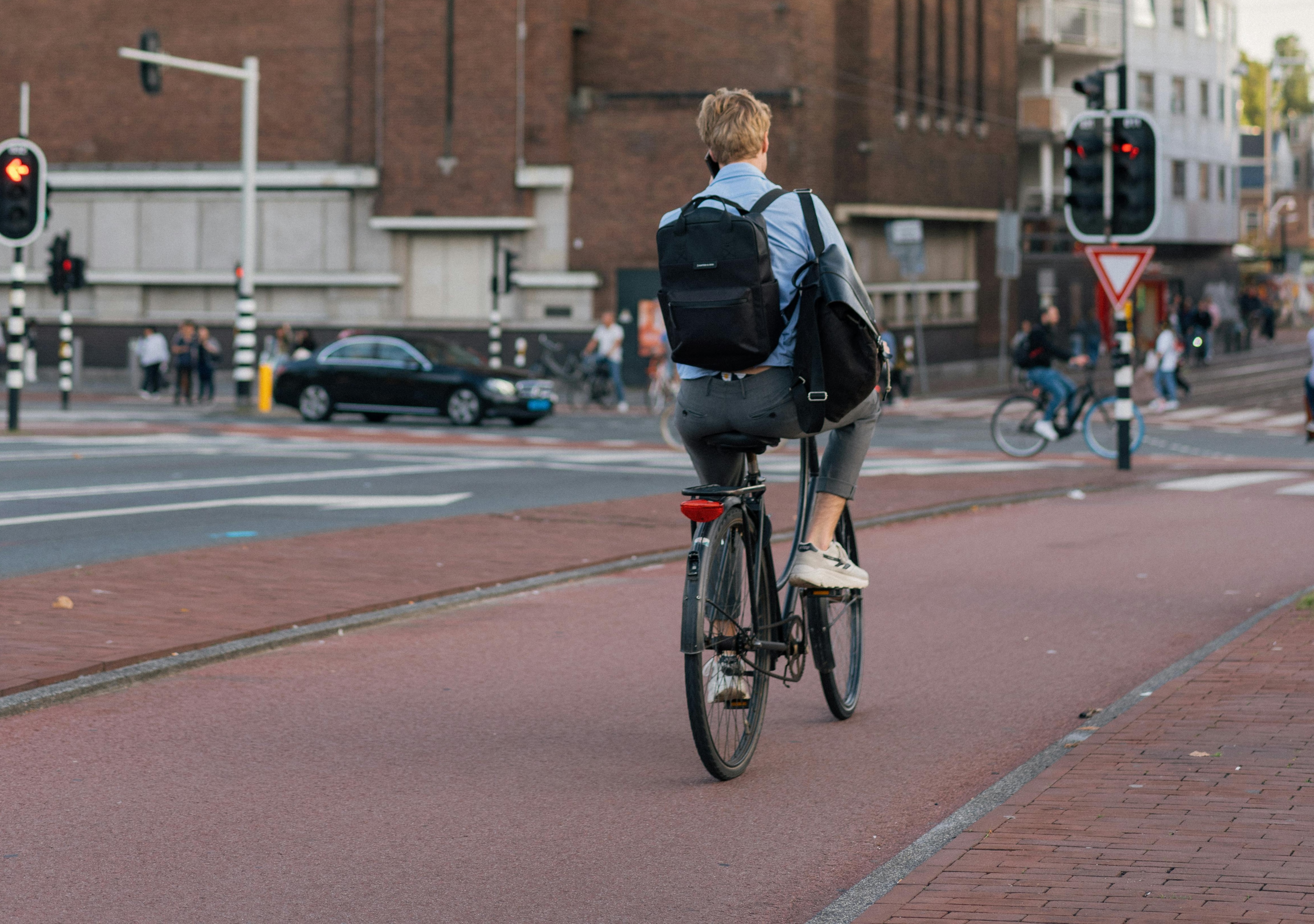 Er komen in Amsterdam toch geen slimme stoplichten. De gemeente is bang voor mogelijk negatieve gevolgen van de verkeerslichten.