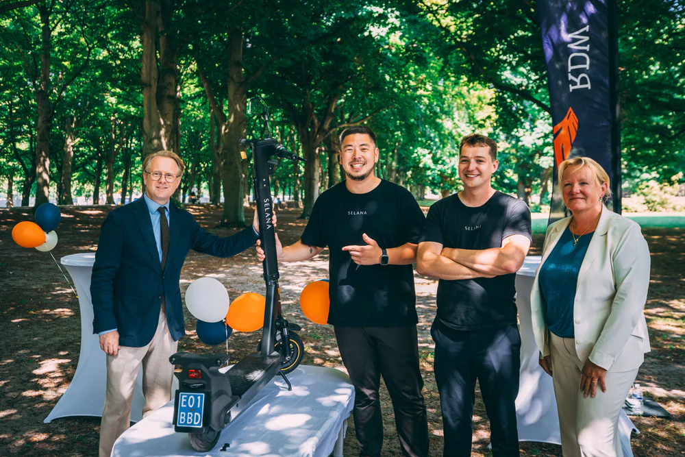 Dit is de eerste elektrische step die legaal in Nederland mag rijden