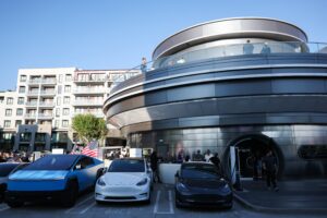 Elon Musk opent zijn eerste bizarre Tesla-restaurant