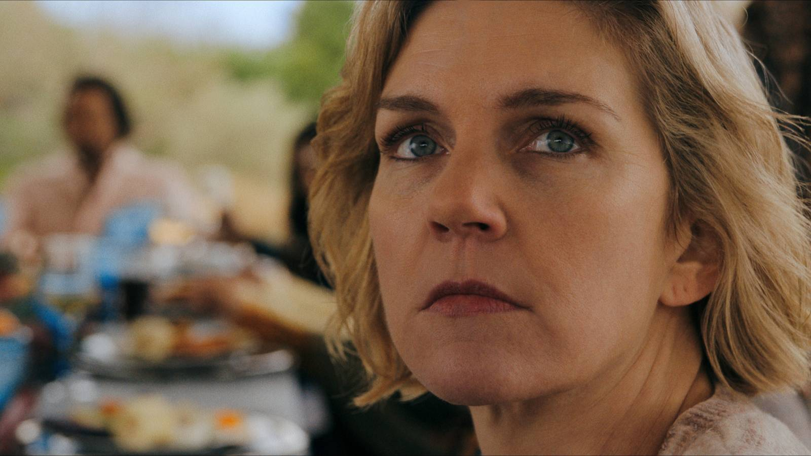 De nieuwe serie Pluribus van Breaking Bad- en Better Call Saul-maker Vince Gilligan is nu officieel uit. Althans, de eerste twee afleveringen.