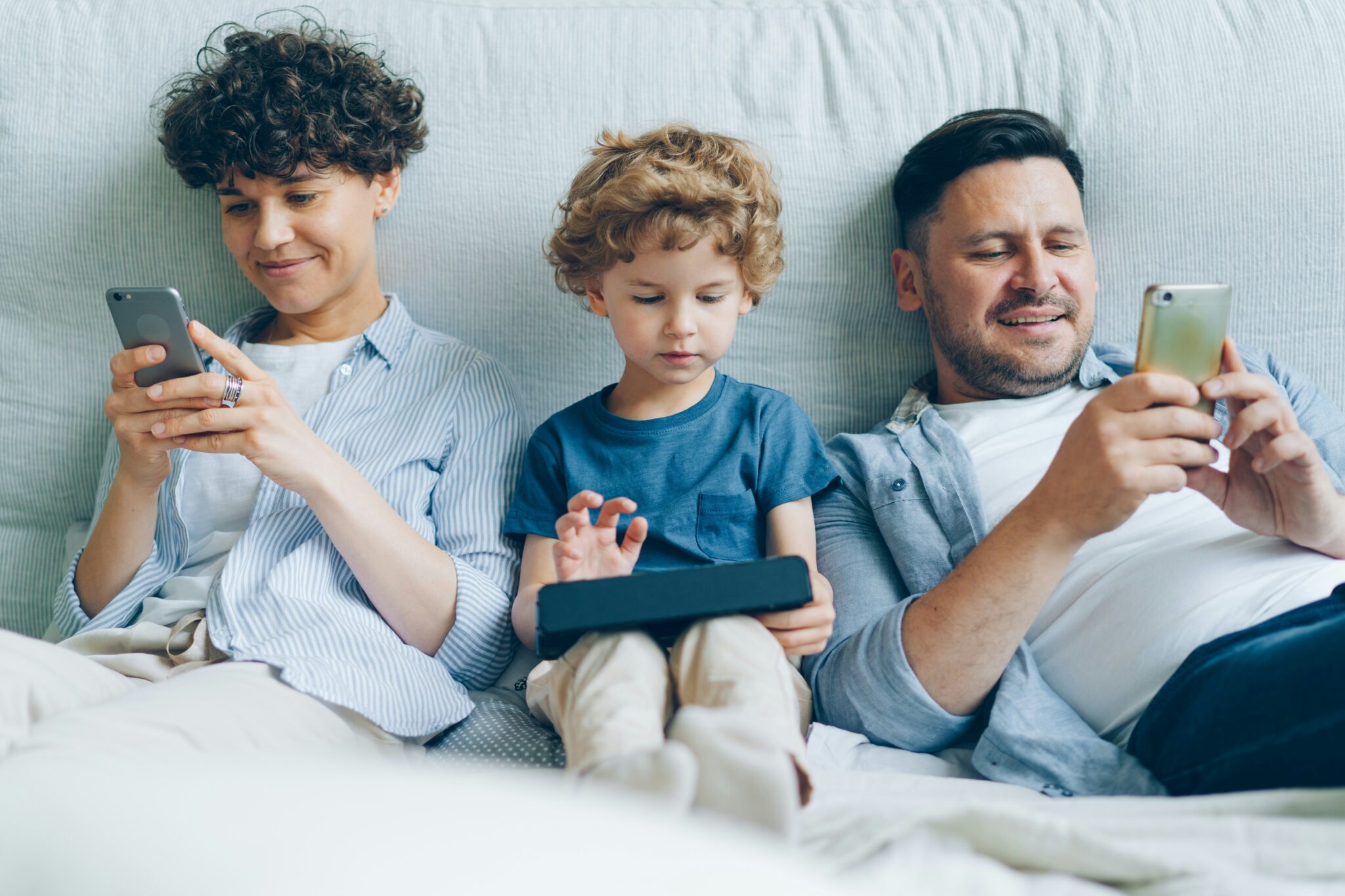 Steeds meer landen in de Europese Unie denken aan een verbod voor sociale media voor kinderen, of gaan dat ook al echt invoeren. Er is nu een land dat zich juist tegen deze trend keert.