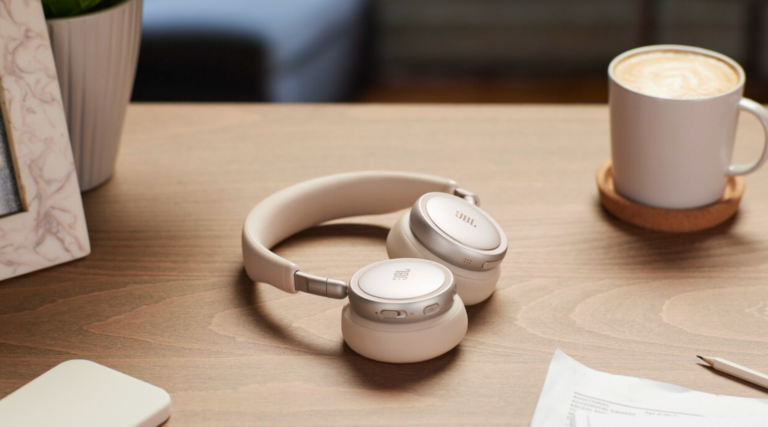 JBL heeft middels een persbericht een aantal nieuwe producten uit de doeken gedaan, waaronder een compleet nieuw idee: een microfoon.