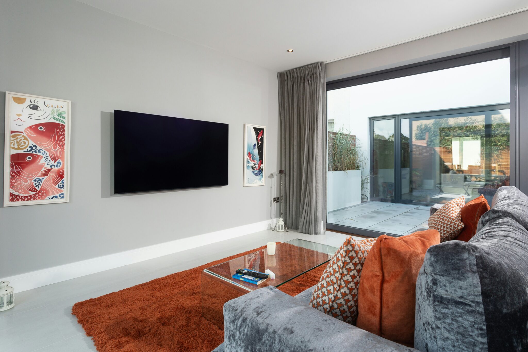 Dit is waarom je je smart tv (niet) aan de muur wil hangen