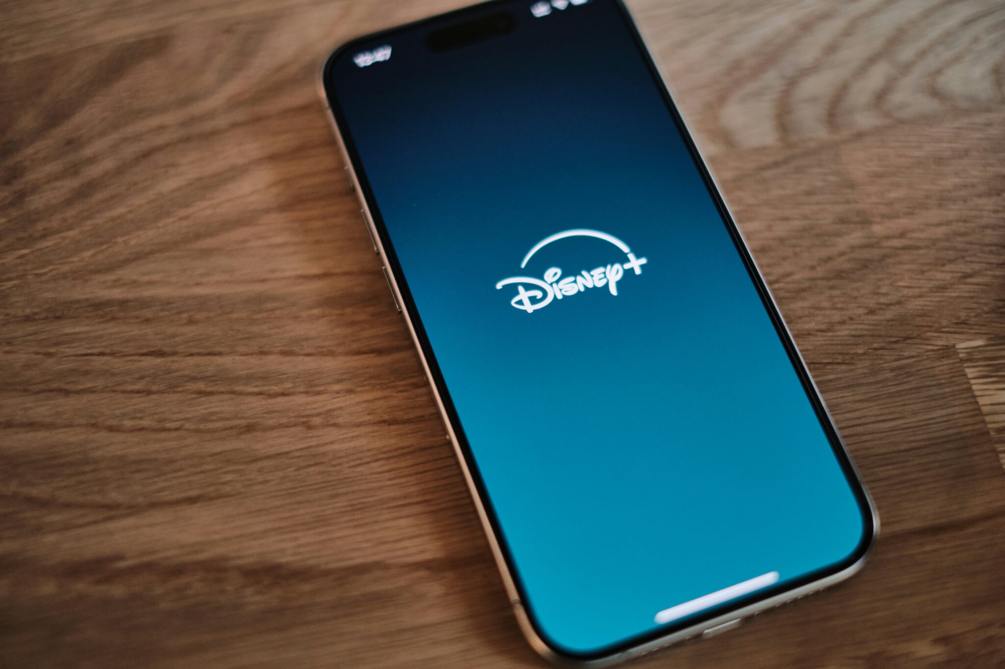 Streamingdiensten kosten geld, zelfs als je een abonnement hebt waarbij reclame wordt getoond. Bij Disney+ gaat dat mogelijk veranderen.