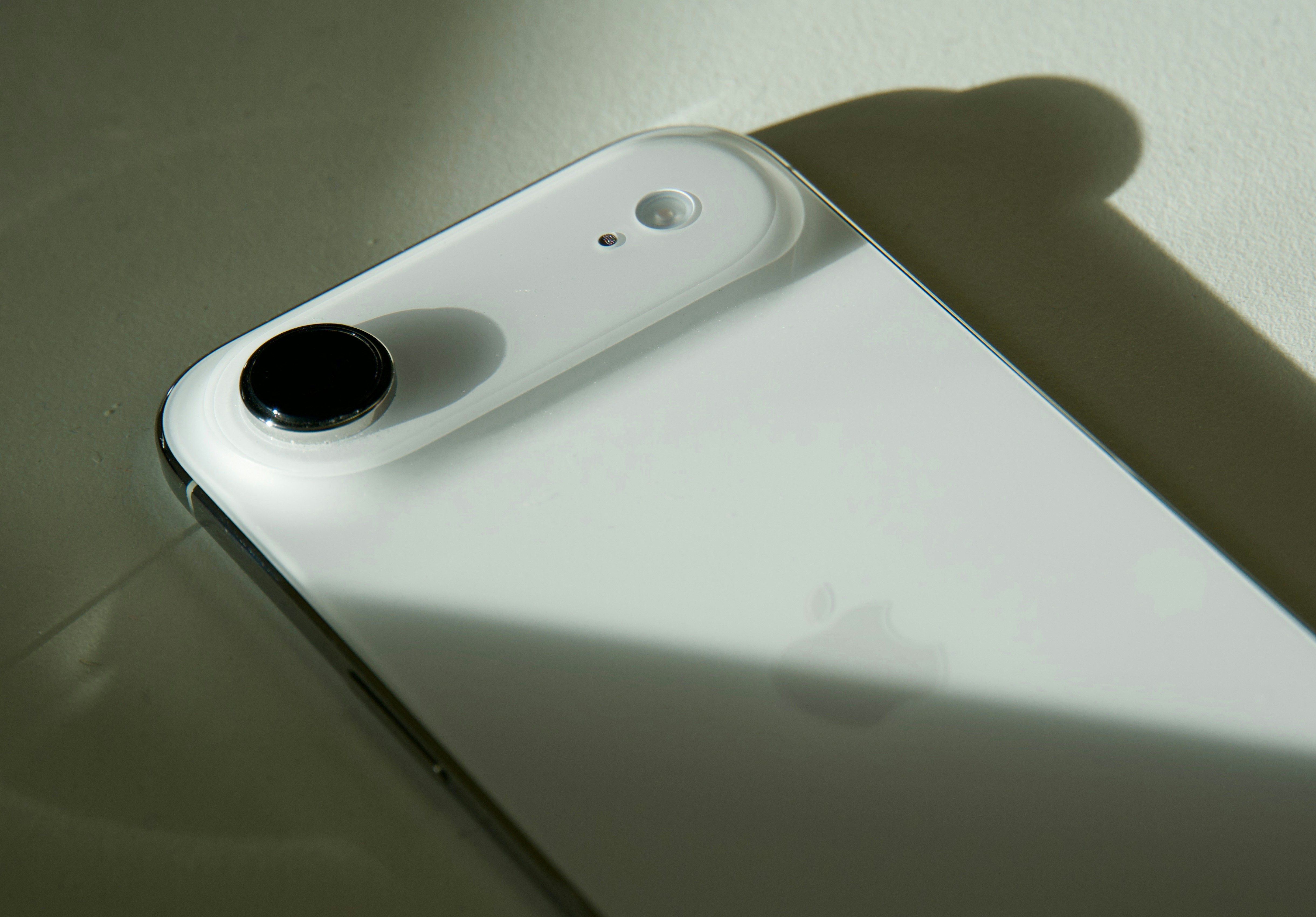 Het lijkt erop dat de iPhone Air 2 een tweede camera krijgt. Het huidige model beschikt slechts over één camera op de achterkant.