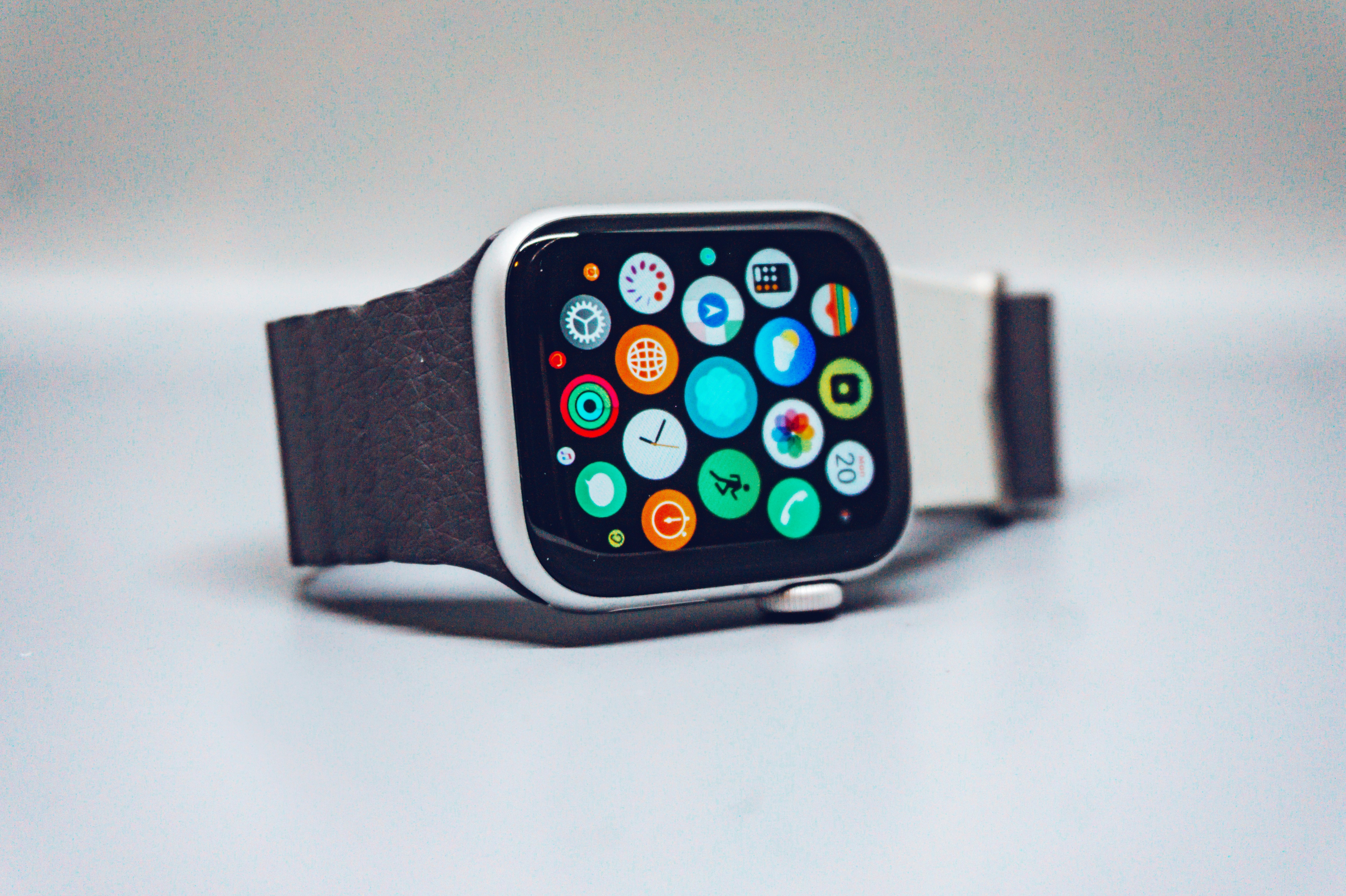 Er zijn geruchten opgedoken over een sensor in de bandjes van de nieuwe Apple Watch. En dat is niet voor het eerst.